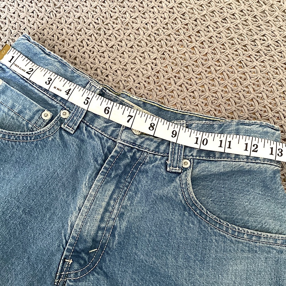 Levi’s Workwear • Raw Hem Distressed Mid-Wash Jean Shorts 🤍 - Picture 7 of 9